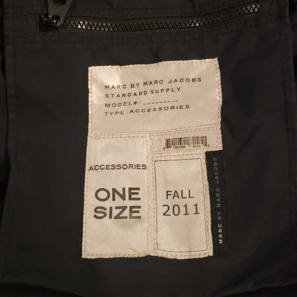 SOLD - Marc By Marc Jacobs Navy Messenger/Cross Body Bag - Picture 6 of 7